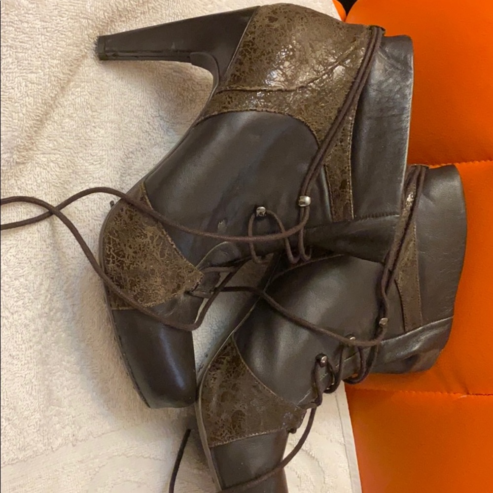 Easy spirit Brown booties size 8.5M